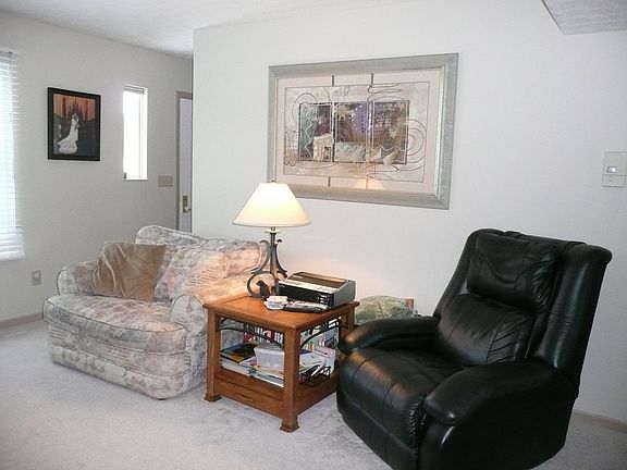 4th image of 827 Buehler Dr