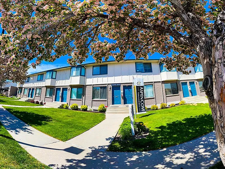 Aspen Cove Townhomes — Photo 16