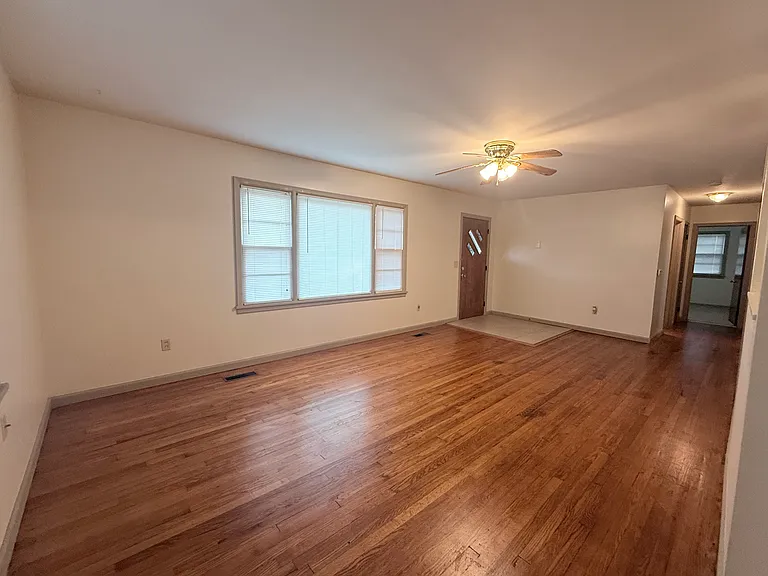484 S Deepwood Dr — Photo 3