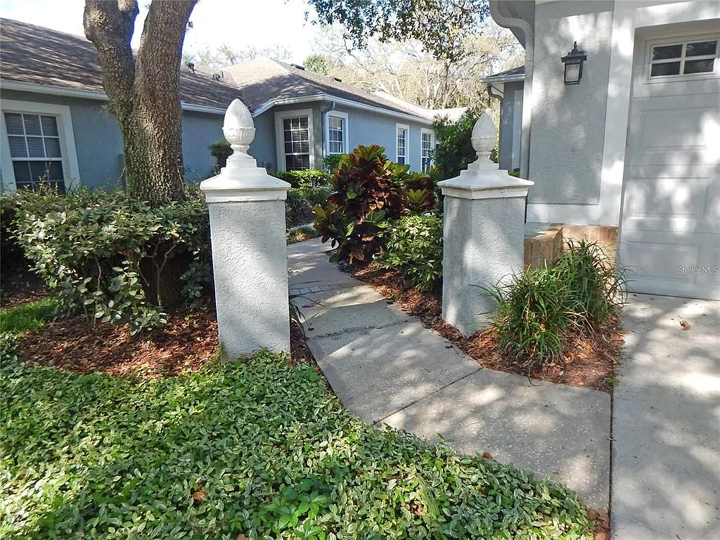 3 bed, 2.0 bath, 1828 sqft, $2,395 — Photo 2