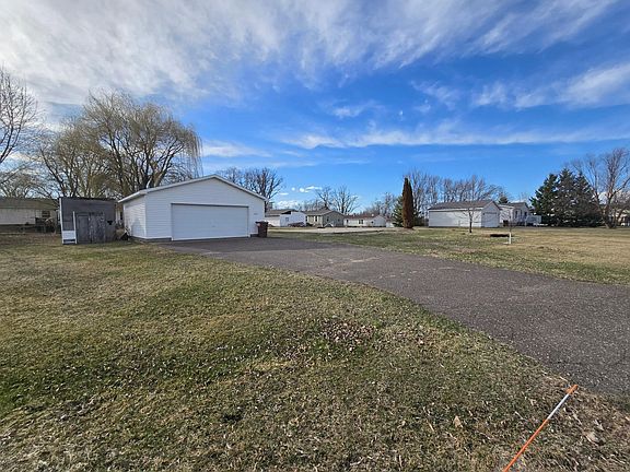 2nd image of 405 Rosabelle Ct