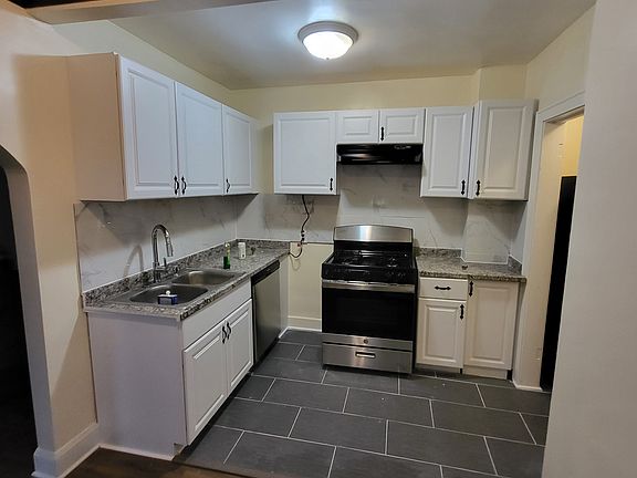 3rd image of 4333 Fremont Ave N #2