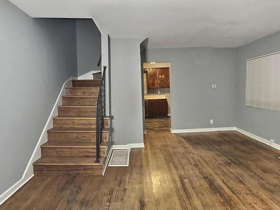 4th image of 744 S Harris Ave