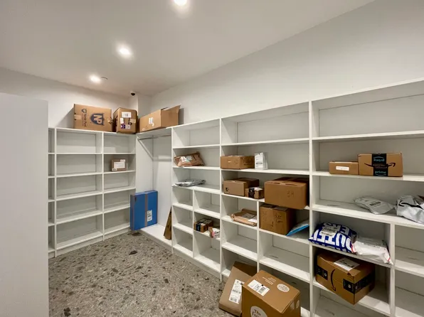 420 Gates Avenue image 20 of 22