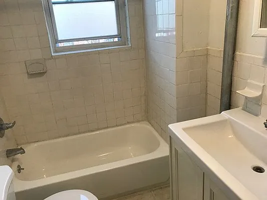 Rented by Perry Associates NYC Inc | media 32