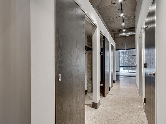 4th image of 150 26th Ave SE Unit 106
