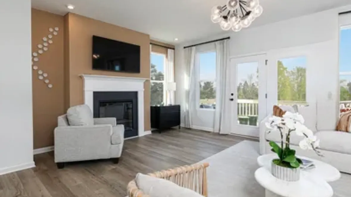 3 bed, 3.5 bath, 2000 sqft, $2,500 — Photo 2