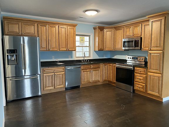 3rd image of 206 Archery Ln