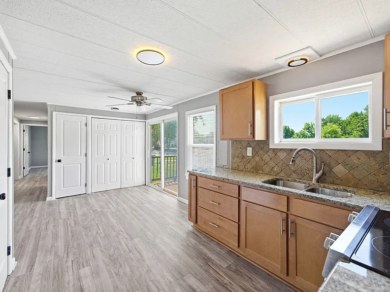 320 E Earp St — Photo 12