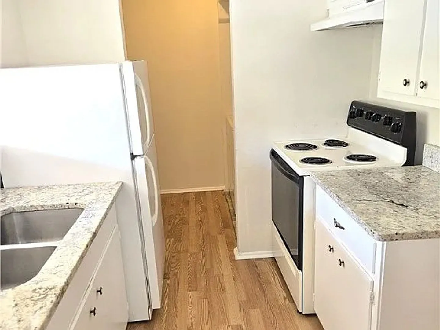 Move-in ready 3-bed, 1.5-bath Upstairs condo just minutes from downtown San Marcos and Texas Stat... — Photo 2