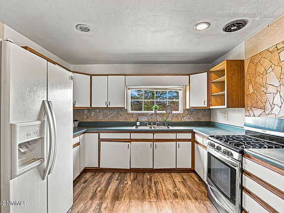 5th image of 133 Arenas Valley Rd