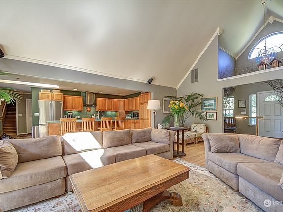 5th image of 39109 Bear Berry Place NE