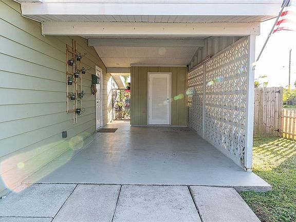 4th image of 22235 Montrose Ave