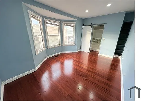 848 Girard St — Photo 4