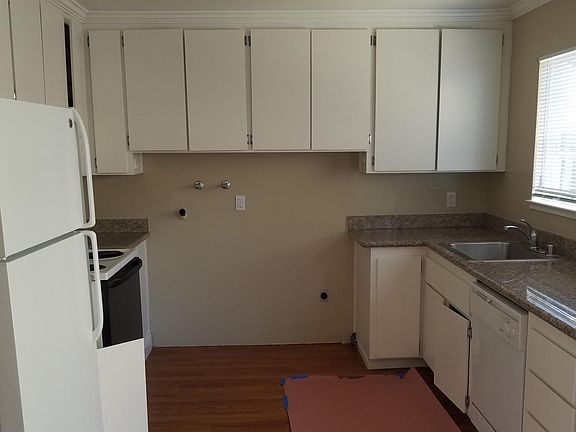 Hook up for washer and dryer. Greenhouse window. Granite counter tops.