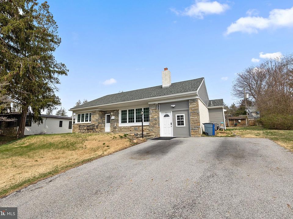 1st image of 711 Hedgerow Dr