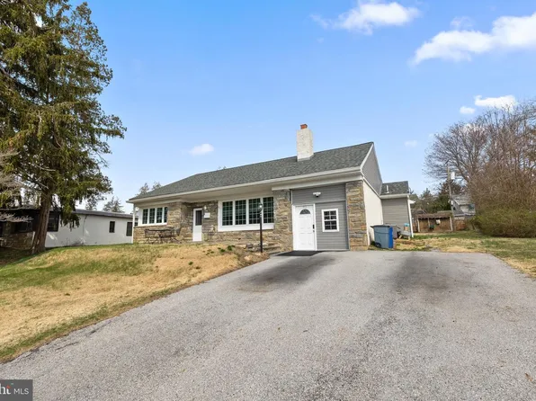 711 Hedgerow Dr, Broomall, PA 19008