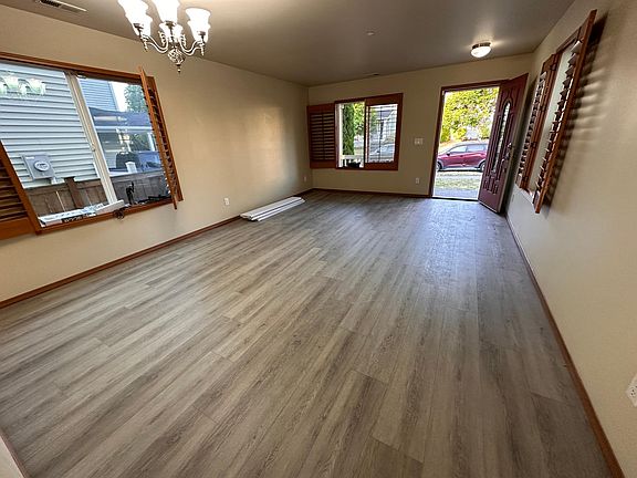 3rd image of 1423 Grant Ave