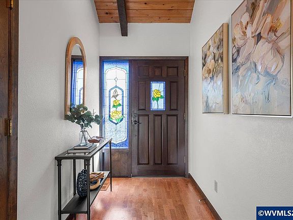 3rd image of 3904 Viewcrest Rd S