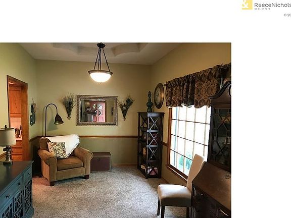 Formal dining room or extra living space