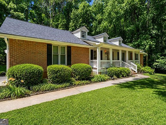 3rd image of 280 Deer Trace Dr