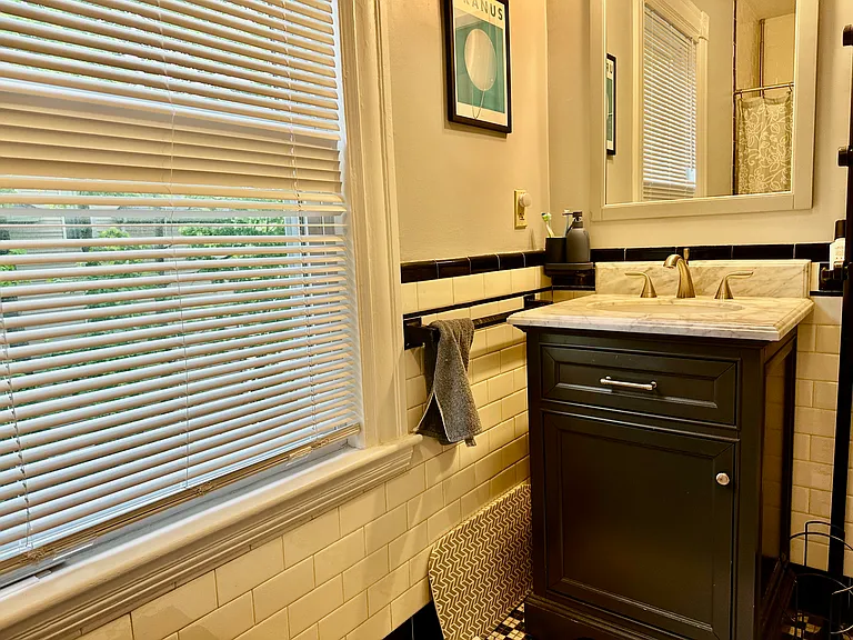 465 Auburn St #1 — Photo 4