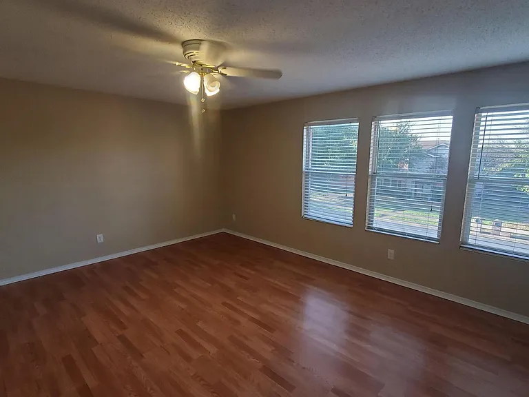 1400 Coral Reef Ln — Photo 6