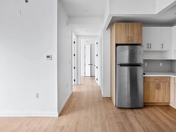 3rd image of 333 Linden Blvd APT 4A