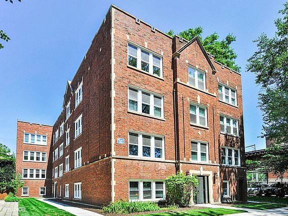 2nd image of 1820 W Byron St #4064327