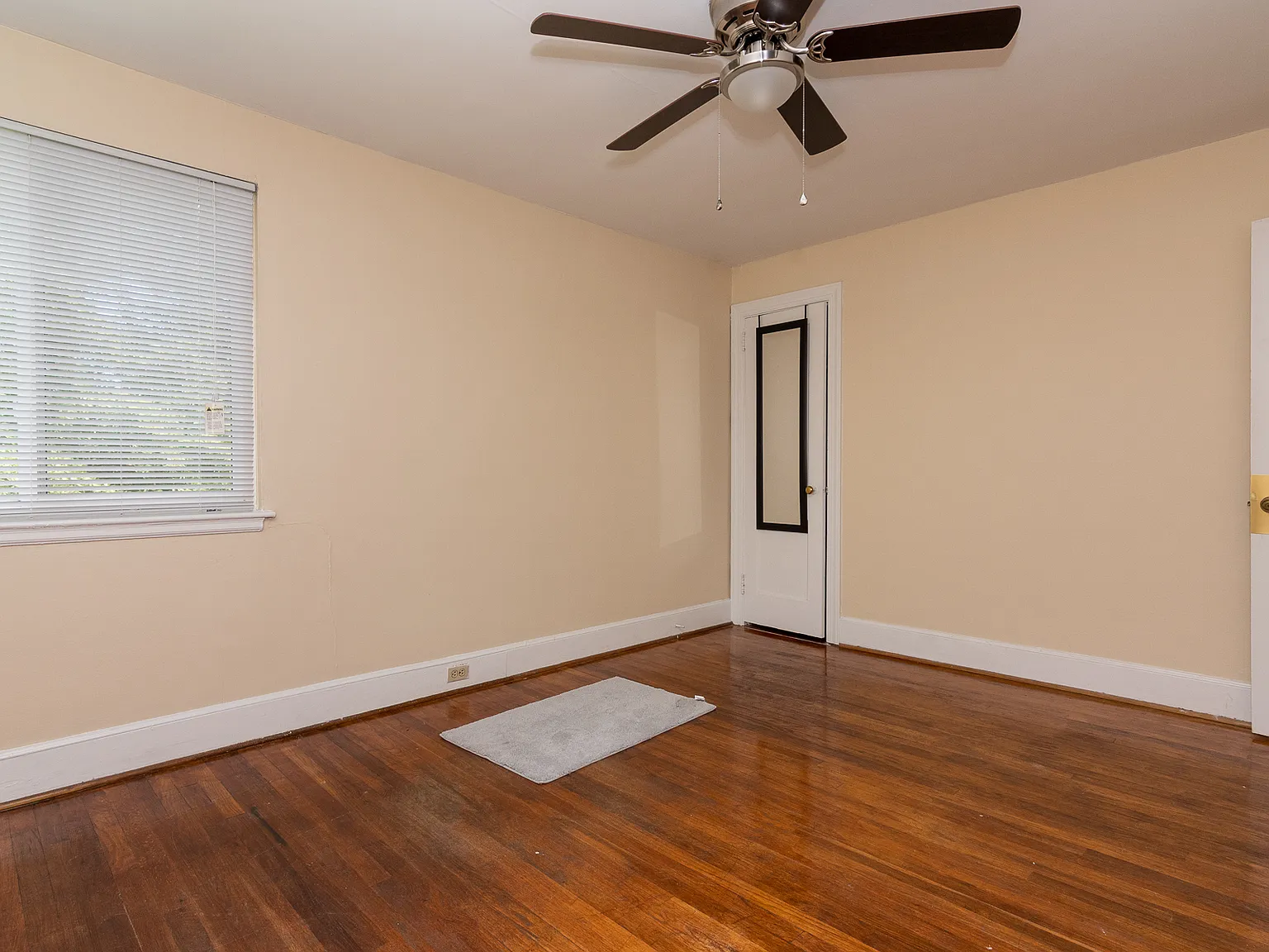 4 bed, 2000 sqft, $4,800 — Photo 2
