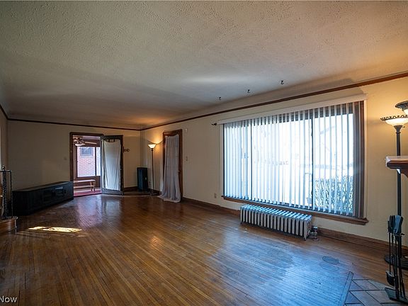 3rd image of 285 E 216th St