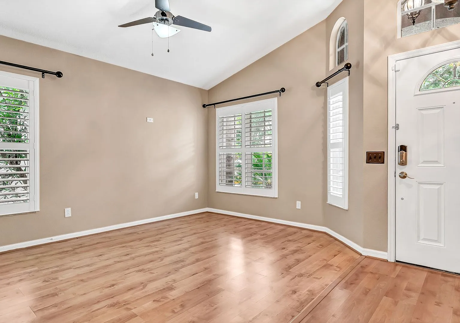 Elegant 3BD/2BA Pool Home, In Beautiful Community and Walkable Amenities — Photo 4