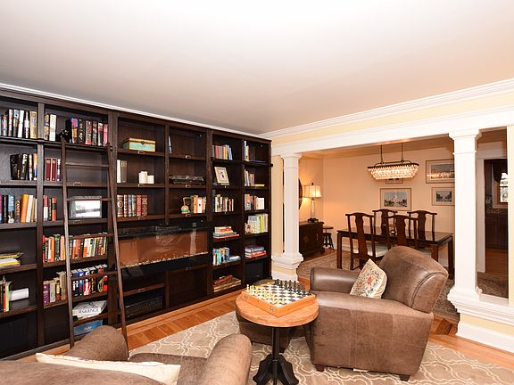 4th image of 2230 Le Chateau Dr