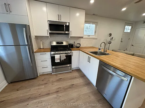 3449 Yonge St #2 Photo 1