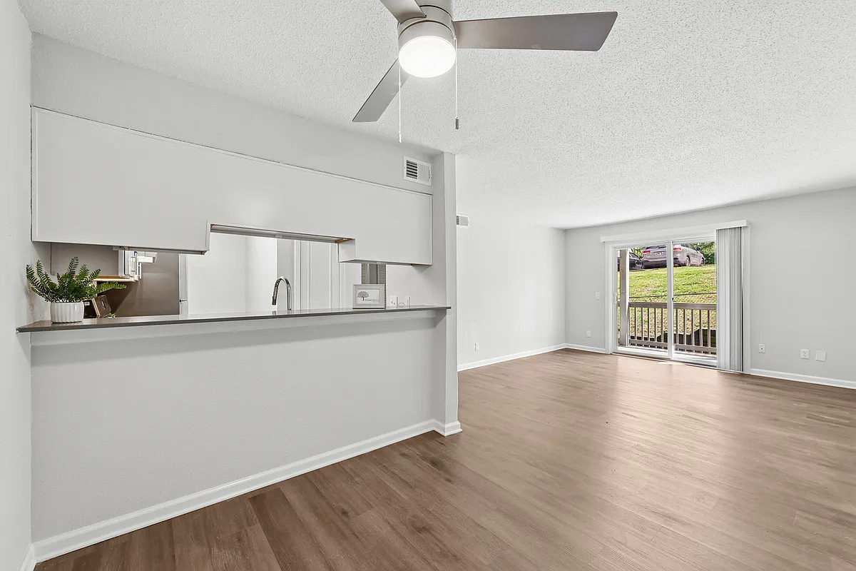 Building Photo - Whispering Oaks