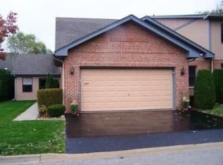 207 Eric Ct, Bloomingdale, IL 60108