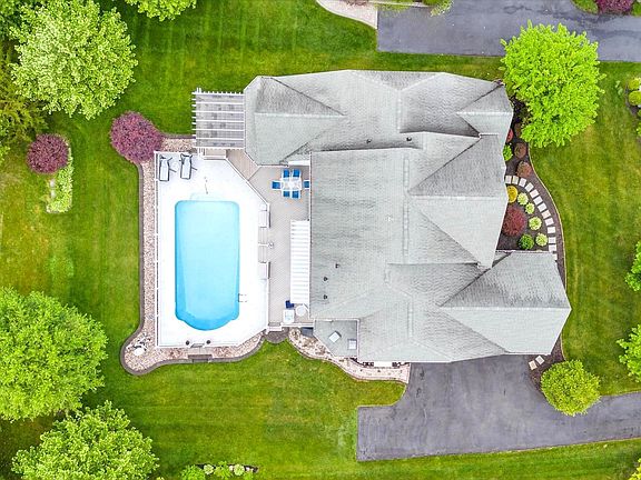 2nd image of 1425 Olmsted Dr