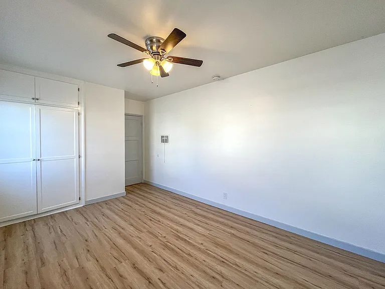5919-5925 Crenshaw Blvd — Photo 12