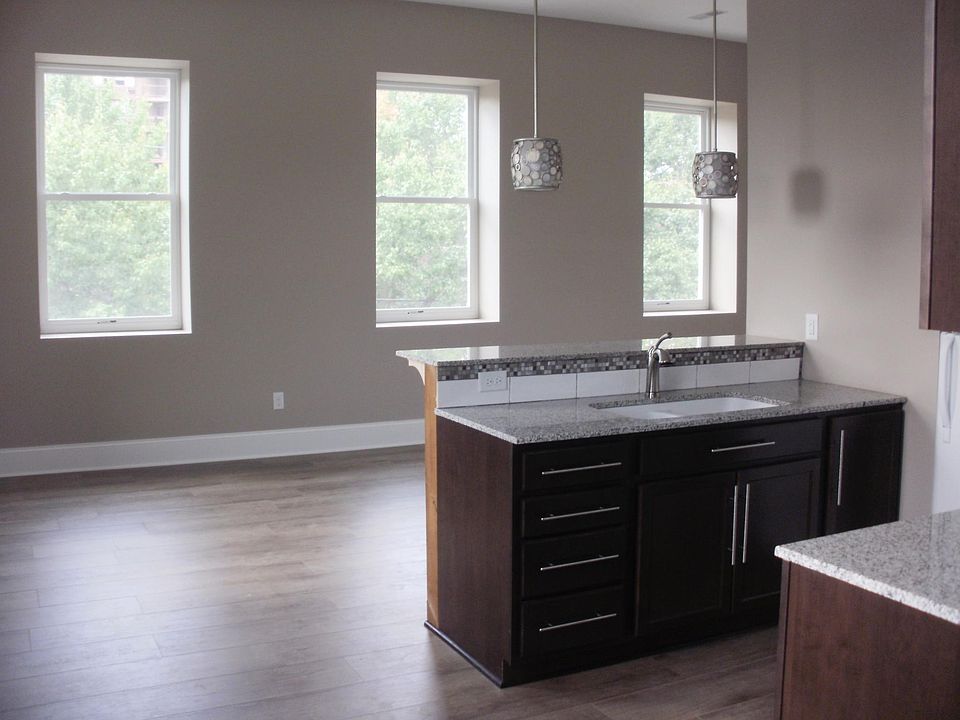 Kitchen/ Living
