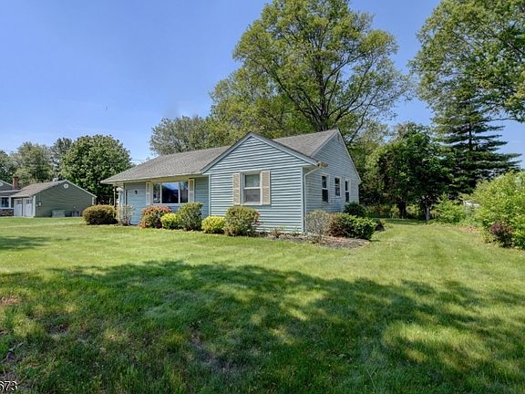 2nd image of 68 Comly Rd