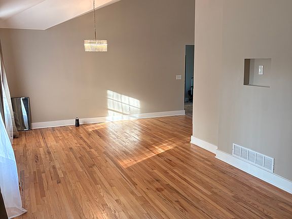 4th image of 2336 Fair Ln