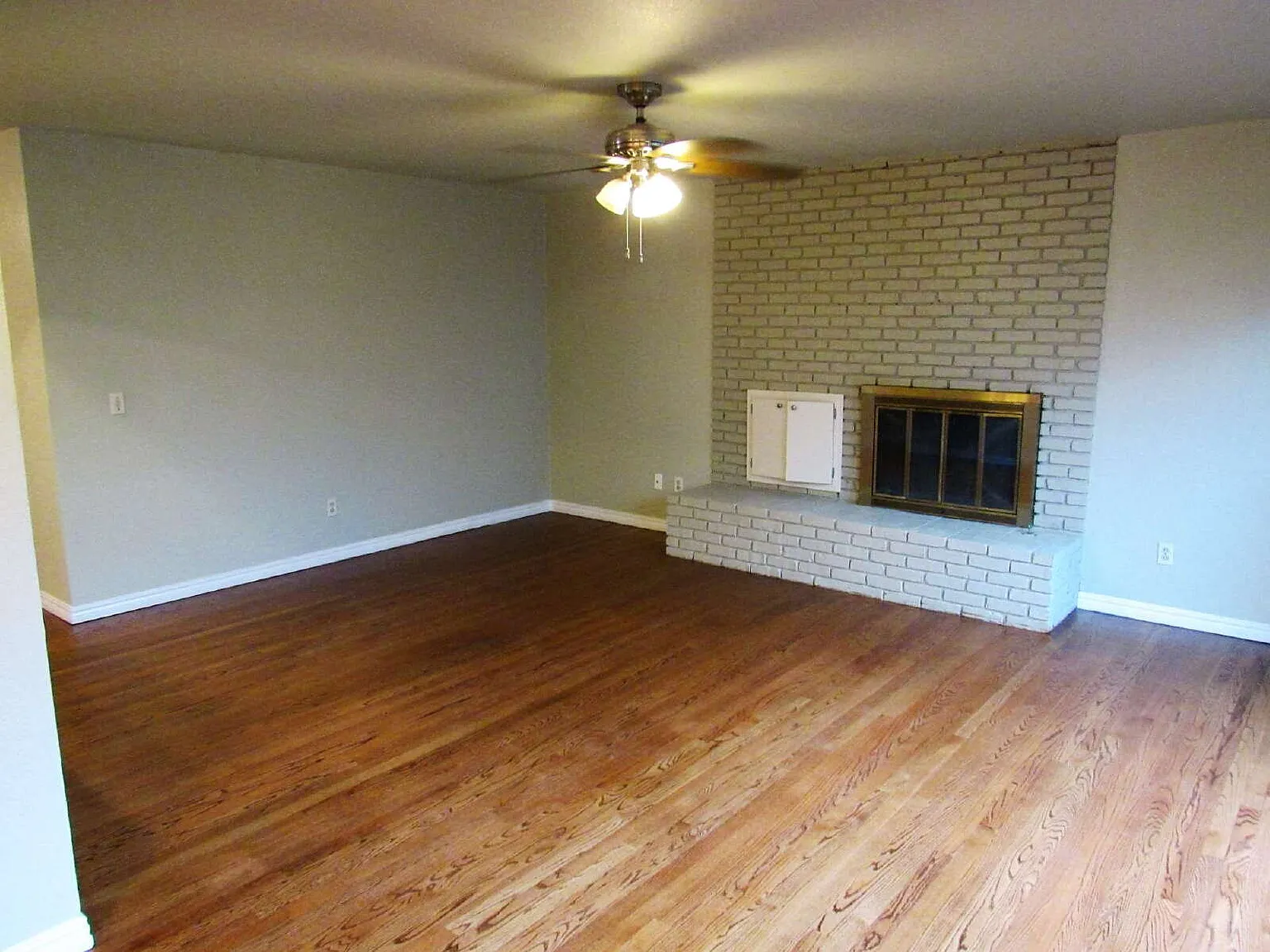 3 bed, 1.5 bath, 1325 sqft, $1,695 — Photo 3