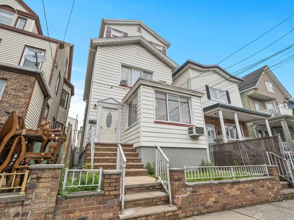 31 E 32nd St, Bayonne, NJ 07002