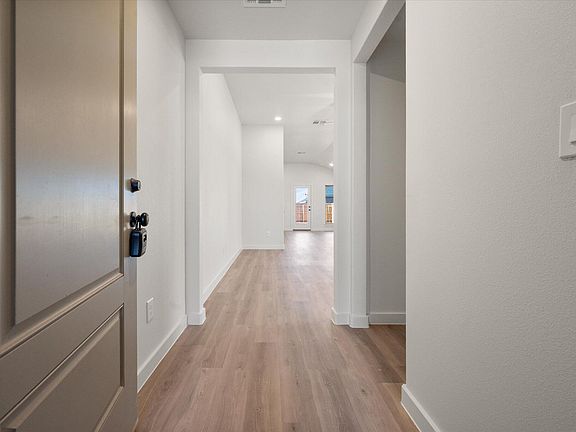 2nd image of 2405 Aberdeen Ave