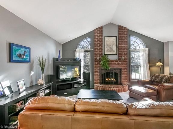 2nd image of 8827 Knollwood Dr