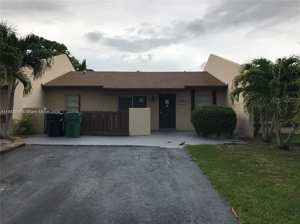 12105 SW 110th Street Cir N, Miami, FL 33186