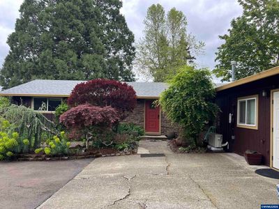 1055 E Main St, Silverton, OR, 97381