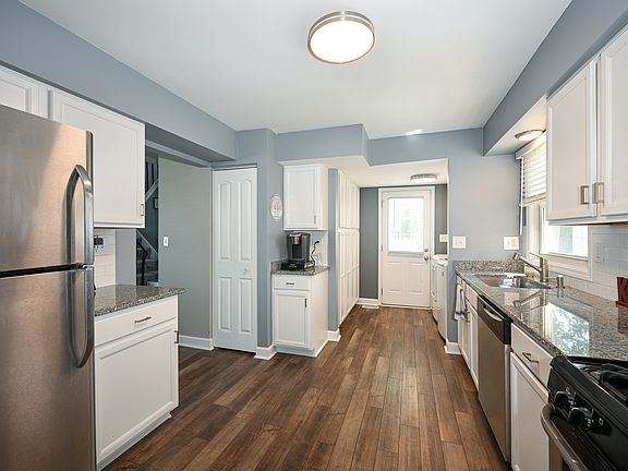 5th image of 73 W Wrightwood Ave