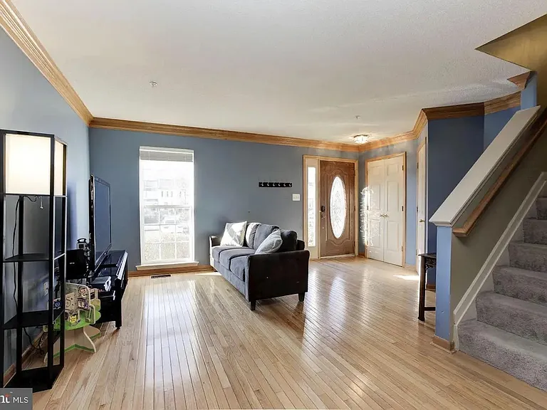 208 Goldsborough Dr — Photo 2
