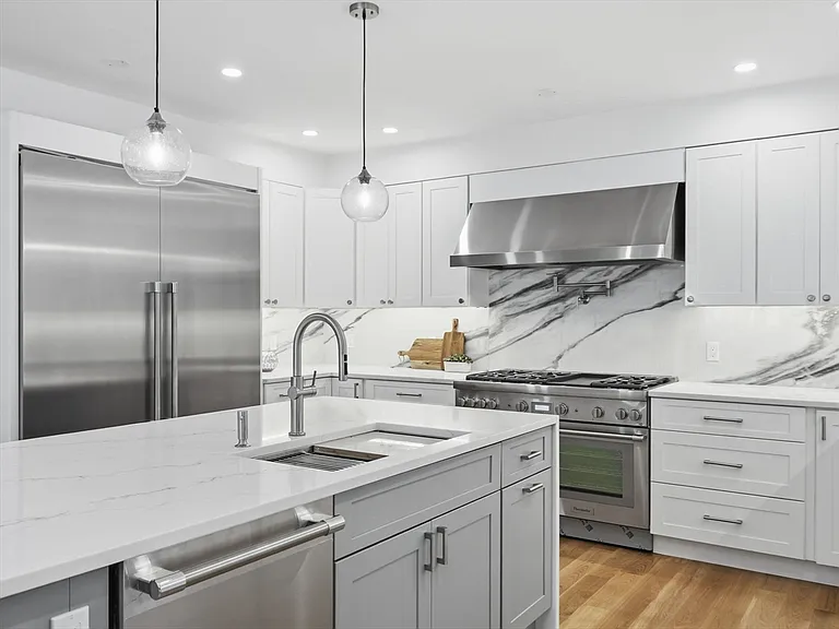 22 Lincoln Rd — Photo 15